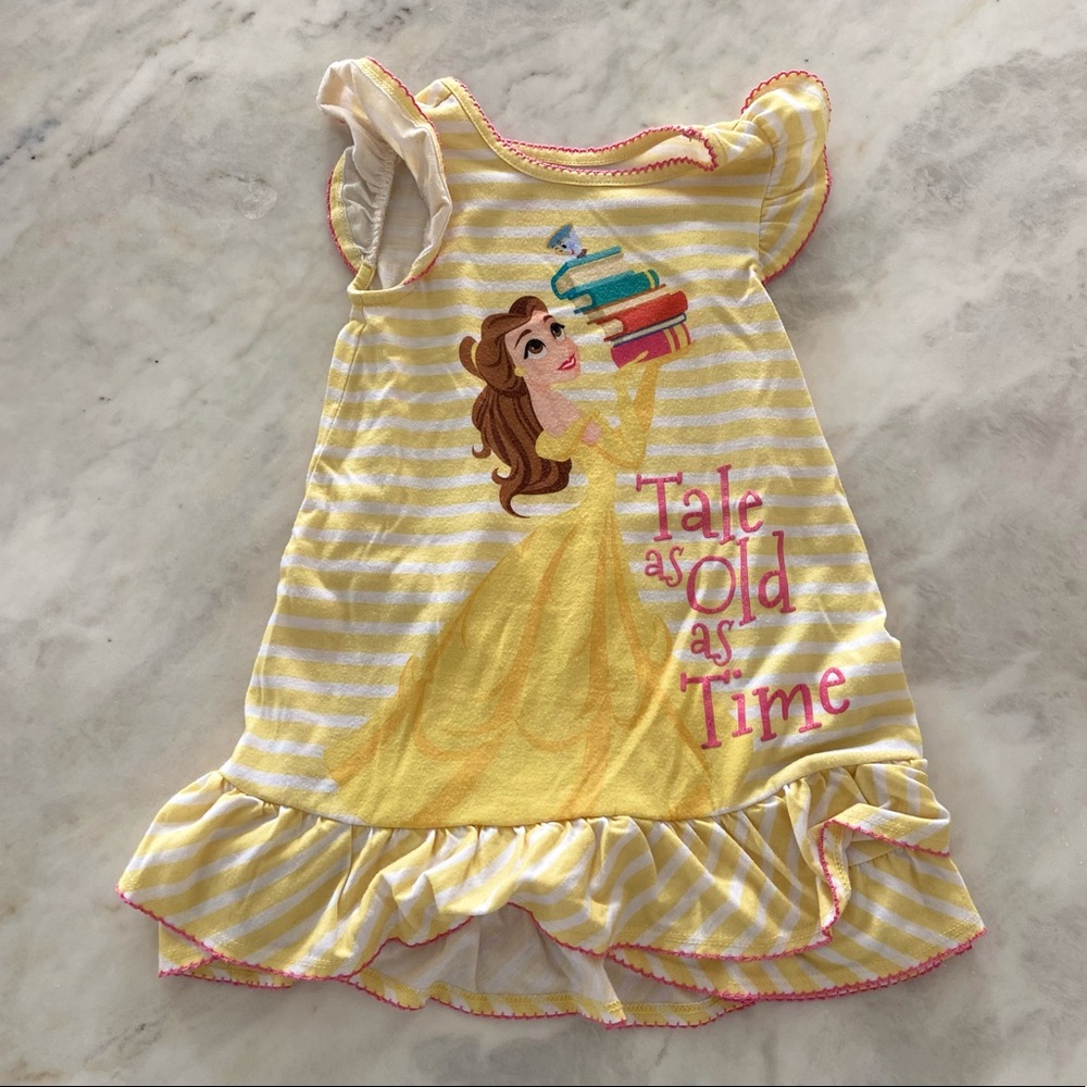 Disney store size 3 color White and yellow